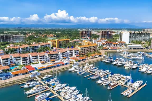 Condominio en la Marina - Image 1